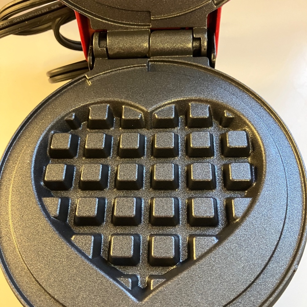NWOT! ❤️ DASH Mini Heart ❤️ Waffle Maker! - Picture 13 of 14